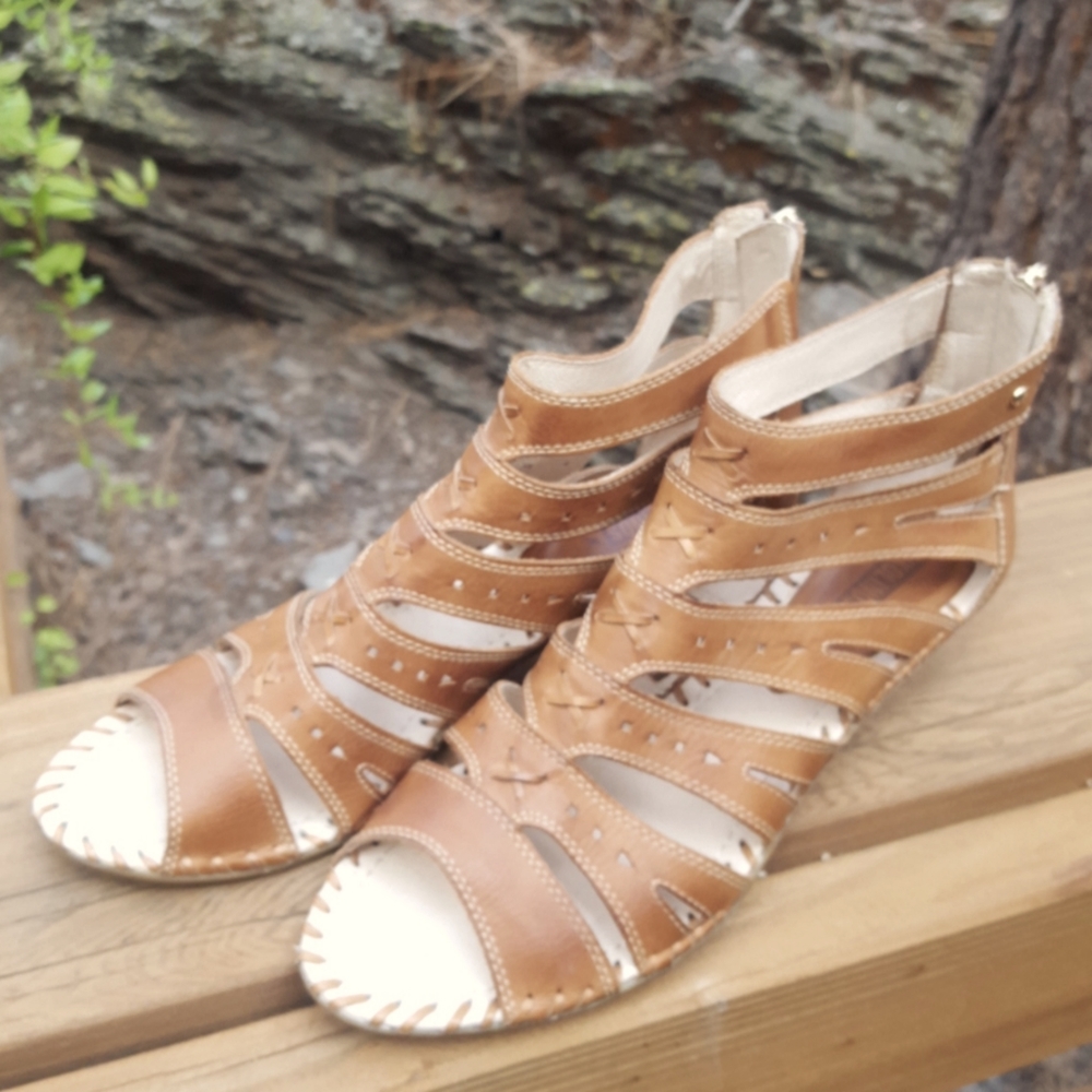 Pikolinos gladiator sandals